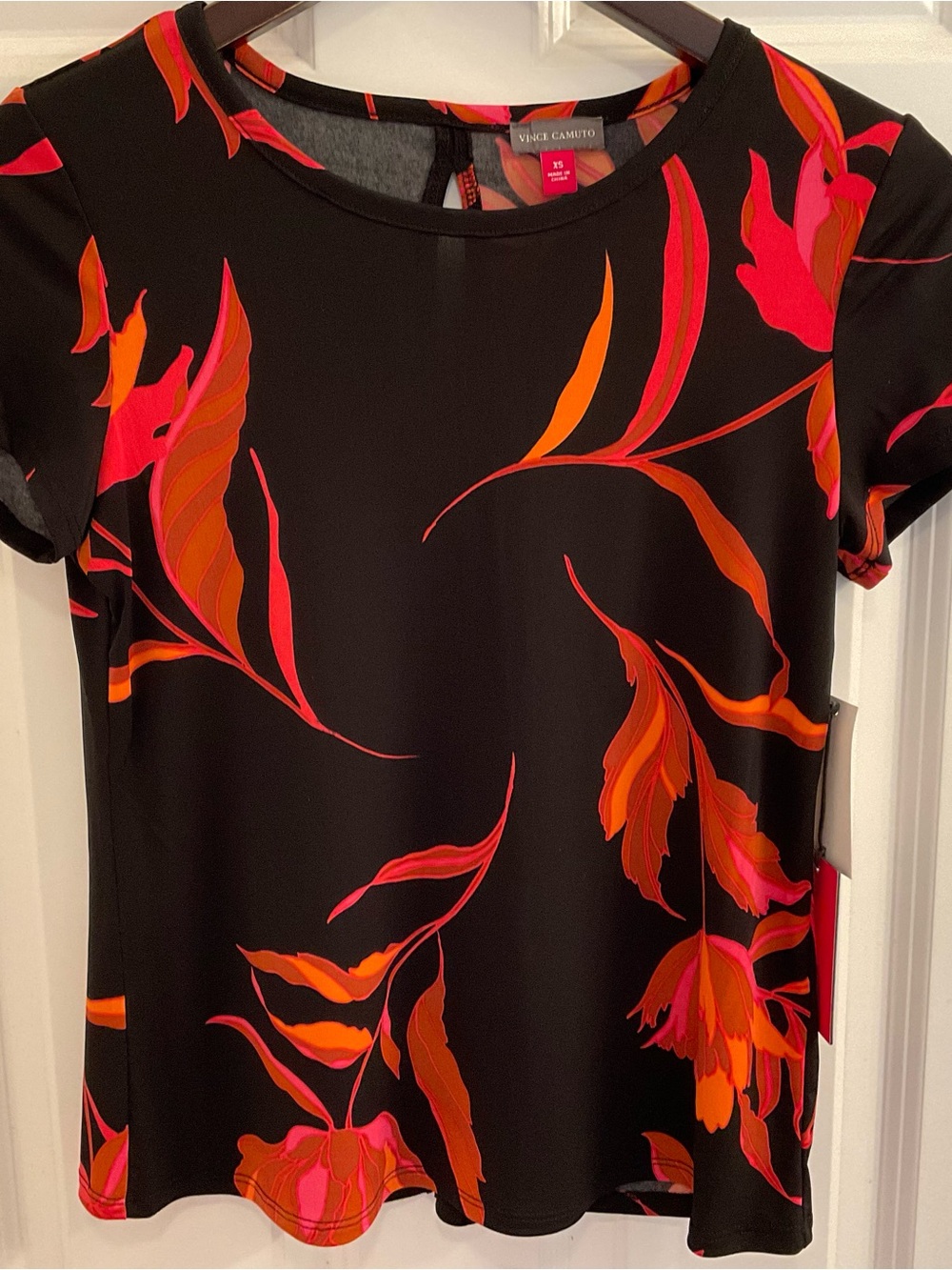 Vince Camuto Floral Short Sleeve Top - NWT - Size XS - Picture 3 of 10
